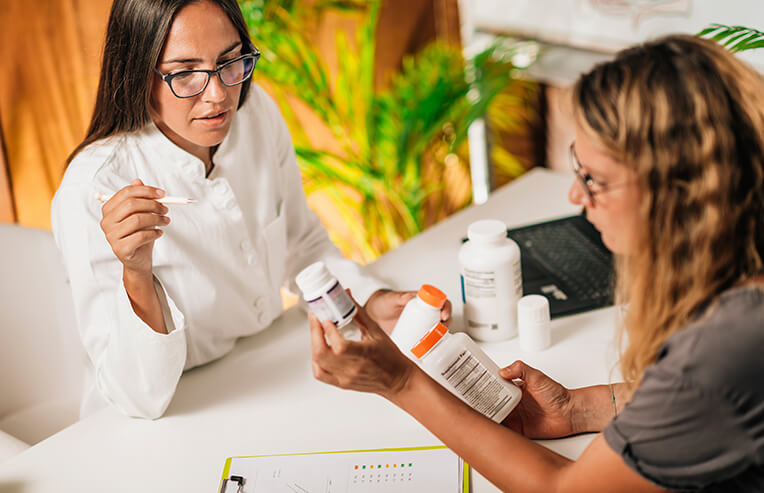 a doctor talking with a patient about types of magnesium supplements